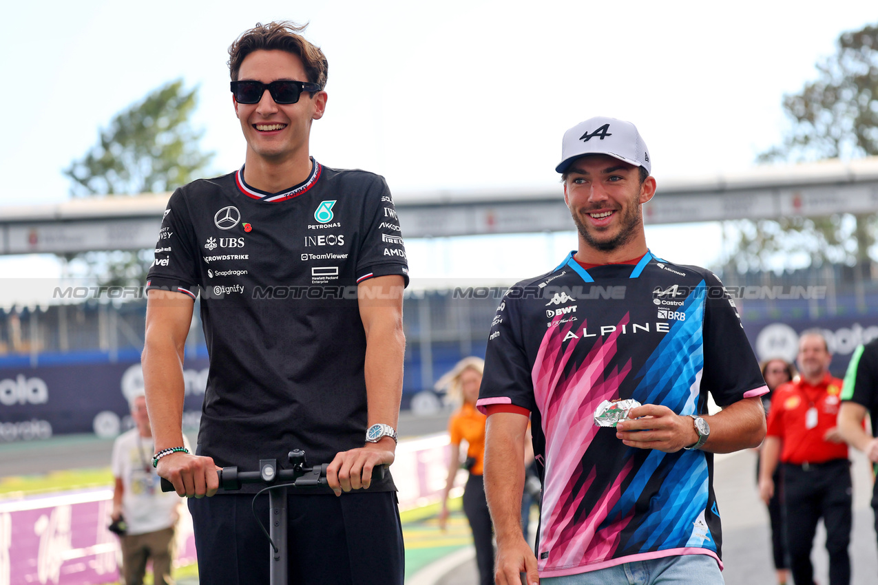 GP BRASILE, (L to R): George Russell (GBR) Mercedes AMG F1 with Pierre Gasly (FRA) Alpine F1 Team.

31.10.2024. Formula 1 World Championship, Rd 21, Brazilian Grand Prix, Sao Paulo, Brazil, Preparation Day.

- www.xpbimages.com, EMail: requests@xpbimages.com © Copyright: Batchelor / XPB Images