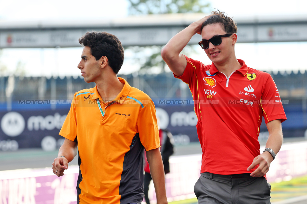 GP BRASILE, (L to R): Gabriel Bortoleto (BRA) McLaren Development Driver with Oliver Bearman (GBR) Ferrari Reserve Driver.

31.10.2024. Formula 1 World Championship, Rd 21, Brazilian Grand Prix, Sao Paulo, Brazil, Preparation Day.

- www.xpbimages.com, EMail: requests@xpbimages.com © Copyright: Batchelor / XPB Images