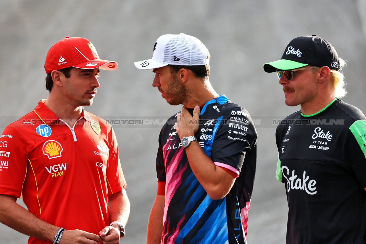 GP BRASILE, (L to R): Charles Leclerc (MON) Ferrari with Pierre Gasly (FRA) Alpine F1 Team e Valtteri Bottas (FIN) Sauber.

31.10.2024. Formula 1 World Championship, Rd 21, Brazilian Grand Prix, Sao Paulo, Brazil, Preparation Day.

 - www.xpbimages.com, EMail: requests@xpbimages.com © Copyright: Coates / XPB Images