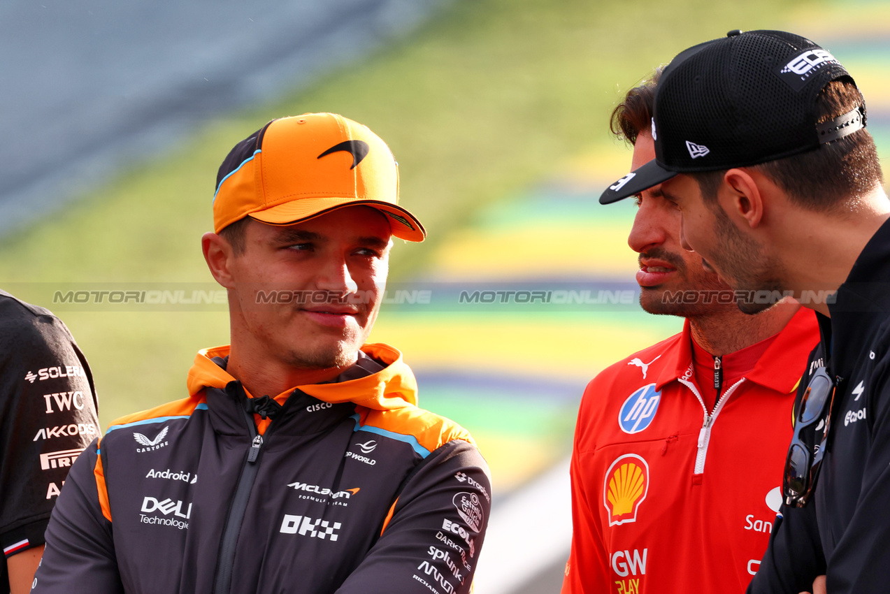 GP BRASILE, (L to R): Lando Norris (GBR) McLaren with Esteban Ocon (FRA) Alpine F1 Team.

31.10.2024. Formula 1 World Championship, Rd 21, Brazilian Grand Prix, Sao Paulo, Brazil, Preparation Day.

 - www.xpbimages.com, EMail: requests@xpbimages.com © Copyright: Coates / XPB Images