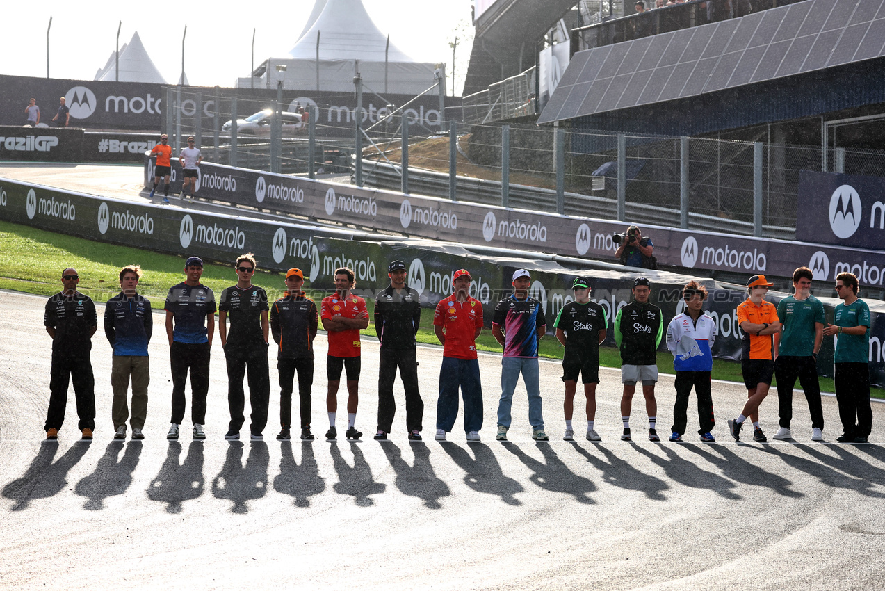 GP BRASILE, F1 drivers lined up at the Senna S.

31.10.2024. Formula 1 World Championship, Rd 21, Brazilian Grand Prix, Sao Paulo, Brazil, Preparation Day.

 - www.xpbimages.com, EMail: requests@xpbimages.com © Copyright: Coates / XPB Images