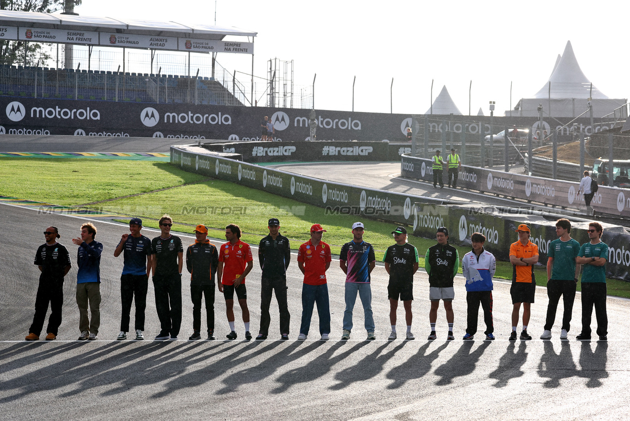 GP BRASILE, F1 drivers lined up at the Senna S.

31.10.2024. Formula 1 World Championship, Rd 21, Brazilian Grand Prix, Sao Paulo, Brazil, Preparation Day.

 - www.xpbimages.com, EMail: requests@xpbimages.com © Copyright: Coates / XPB Images