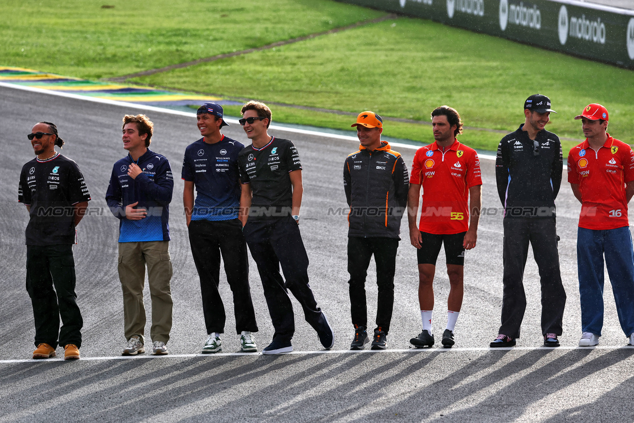 GP BRASILE, F1 drivers lined up at the Senna S.

31.10.2024. Formula 1 World Championship, Rd 21, Brazilian Grand Prix, Sao Paulo, Brazil, Preparation Day.

 - www.xpbimages.com, EMail: requests@xpbimages.com © Copyright: Coates / XPB Images