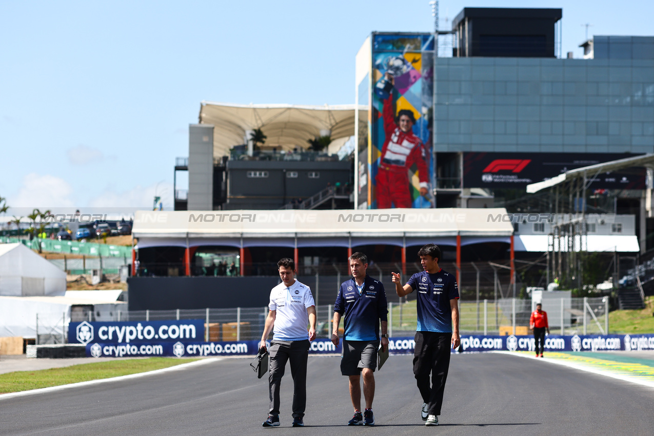 GP BRASILE, Alex Albon (THA), Williams F1 Team 
31.10.2024. Formula 1 World Championship, Rd 21, Brazilian Grand Prix, Sao Paulo, Brazil, Preparation Day.
- www.xpbimages.com, EMail: requests@xpbimages.com © Copyright: Charniaux / XPB Images