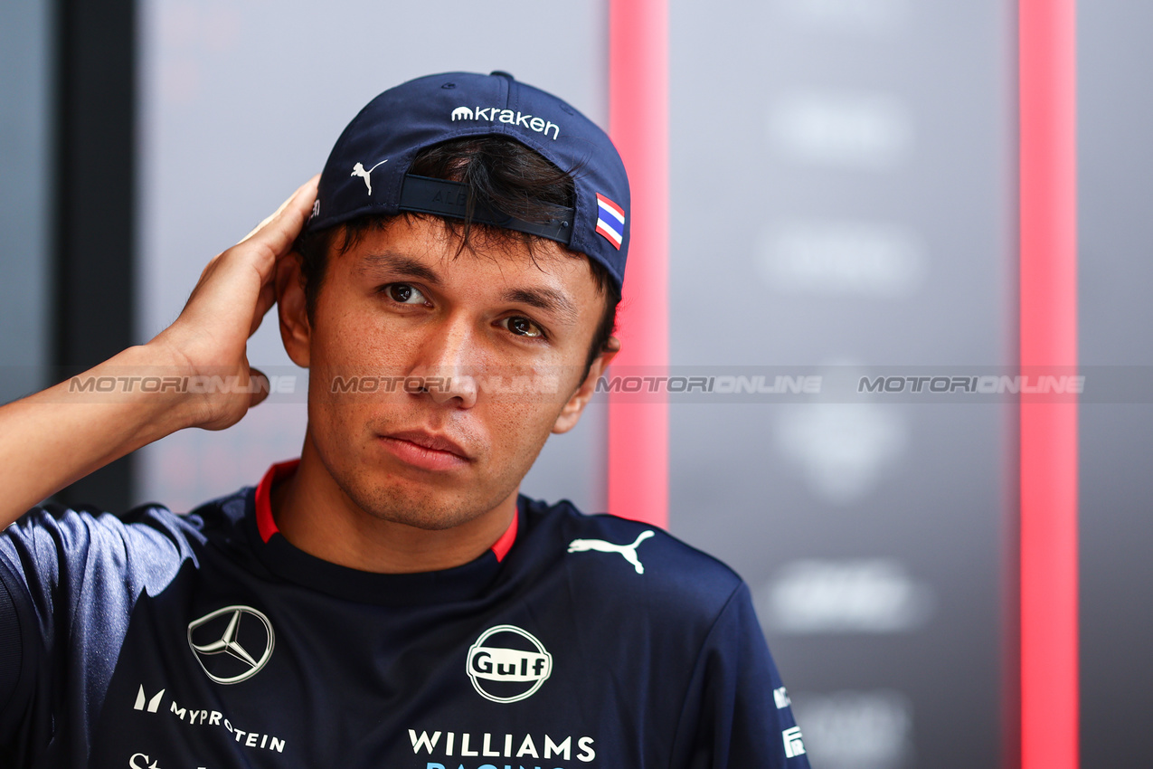 GP BRASILE, Alex Albon (THA), Williams F1 Team 
31.10.2024. Formula 1 World Championship, Rd 21, Brazilian Grand Prix, Sao Paulo, Brazil, Preparation Day.
- www.xpbimages.com, EMail: requests@xpbimages.com © Copyright: Charniaux / XPB Images