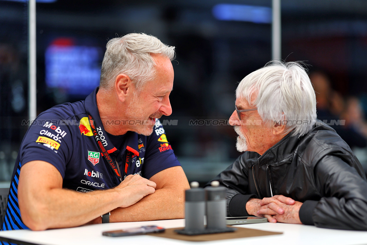 GP BRASILE, (L to R): Jonathan Wheatley (GBR) Red Bull Racing Team Manager with Bernie Ecclestone (GBR).

31.10.2024. Formula 1 World Championship, Rd 21, Brazilian Grand Prix, Sao Paulo, Brazil, Preparation Day.

- www.xpbimages.com, EMail: requests@xpbimages.com © Copyright: XPB Images