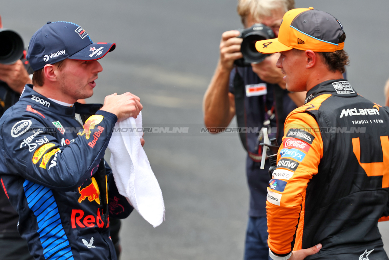 GP BRASILE, (L to R): Max Verstappen (NLD) Red Bull Racing with Lando Norris (GBR) McLaren in Sprint parc ferme.

02.11.2024. Formula 1 World Championship, Rd 21, Brazilian Grand Prix, Sao Paulo, Brazil, Sprint e Qualifiche Day.

- www.xpbimages.com, EMail: requests@xpbimages.com © Copyright: Batchelor / XPB Images