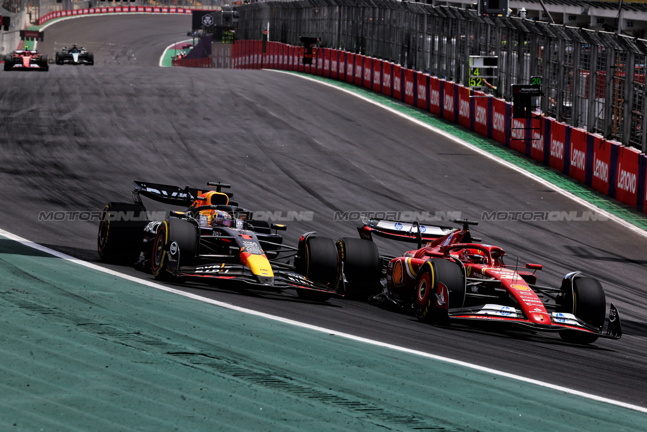 GP BRASILE, Max Verstappen (NLD) Red Bull Racing RB20 e Charles Leclerc (MON) Ferrari SF-24 battle for position.

02.11.2024. Formula 1 World Championship, Rd 21, Brazilian Grand Prix, Sao Paulo, Brazil, Sprint e Qualifiche Day.

- www.xpbimages.com, EMail: requests@xpbimages.com © Copyright: Charniaux / XPB Images