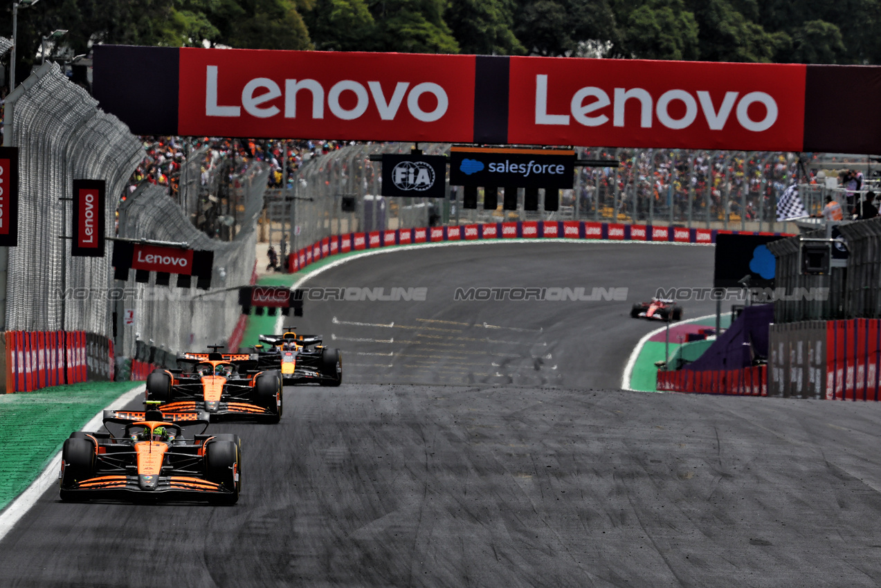 GP BRASILE, Sprint winner Lando Norris (GBR) McLaren MCL38 at the end of the race.

02.11.2024. Formula 1 World Championship, Rd 21, Brazilian Grand Prix, Sao Paulo, Brazil, Sprint e Qualifiche Day.

- www.xpbimages.com, EMail: requests@xpbimages.com © Copyright: Charniaux / XPB Images