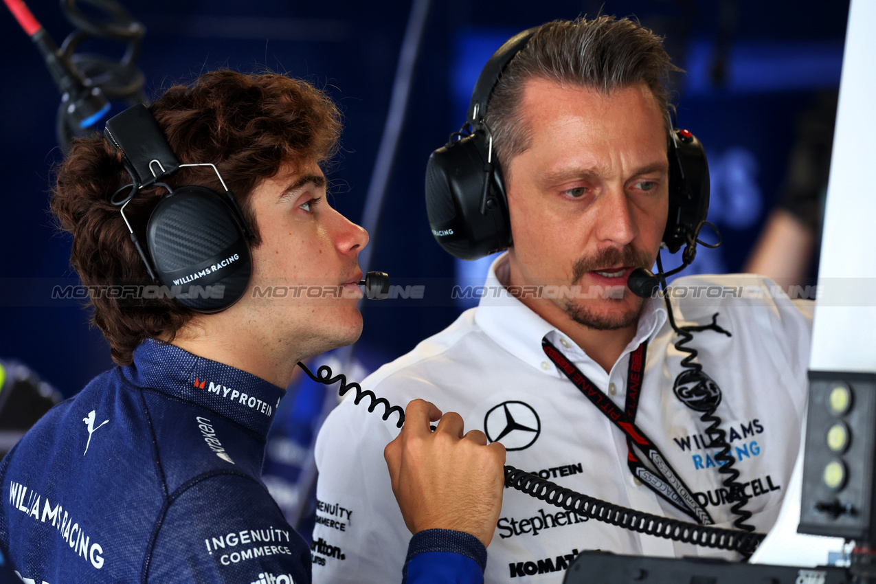 GP BRASILE, Franco Colapinto (ARG) Williams Racing with Gaetan Jego, Williams Racing Gara Engineer.

02.11.2024. Formula 1 World Championship, Rd 21, Brazilian Grand Prix, Sao Paulo, Brazil, Sprint e Qualifiche Day.

- www.xpbimages.com, EMail: requests@xpbimages.com © Copyright: Batchelor / XPB Images