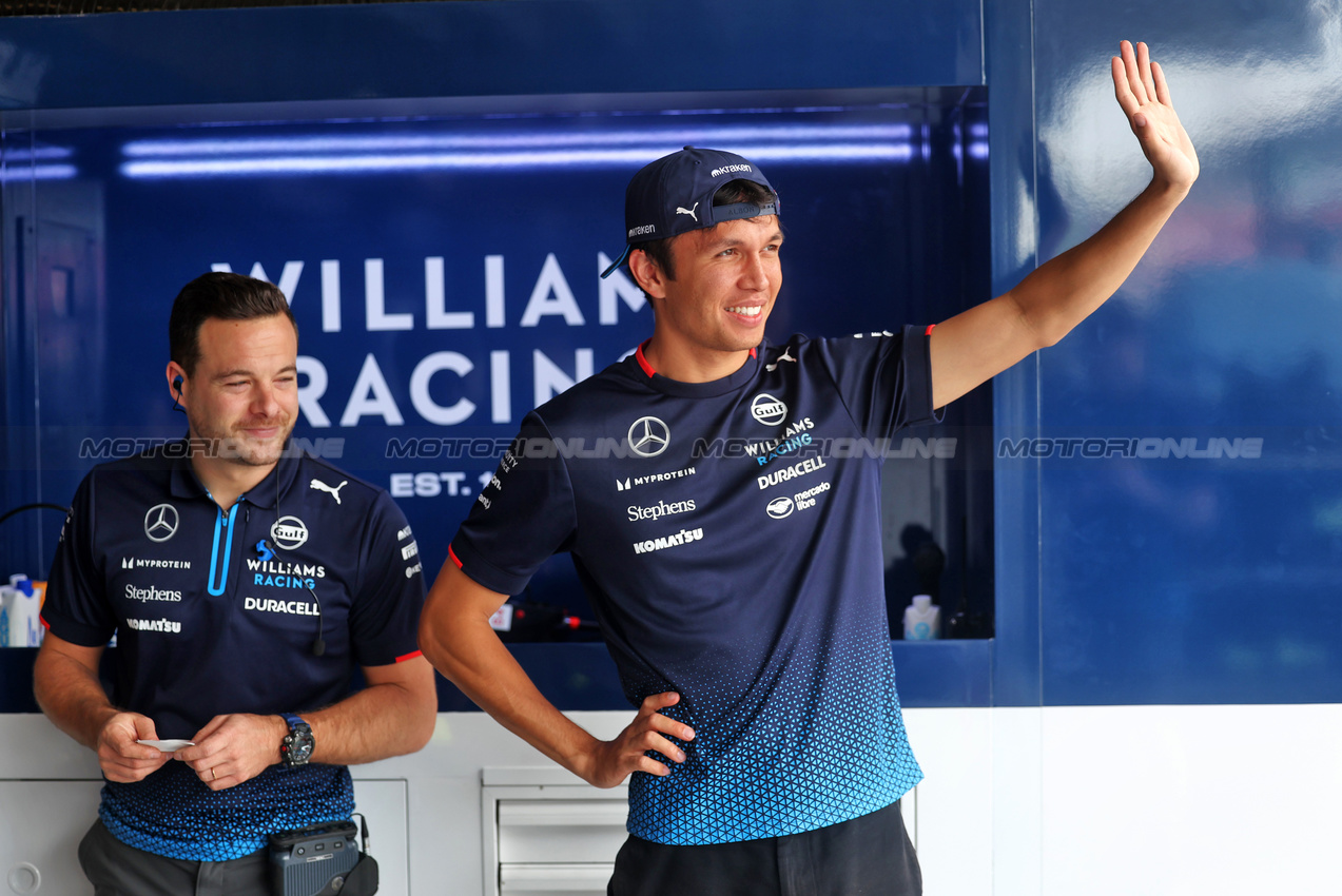 GP BRASILE, Alexander Albon (THA) Williams Racing.

02.11.2024. Formula 1 World Championship, Rd 21, Brazilian Grand Prix, Sao Paulo, Brazil, Sprint e Qualifiche Day.

 - www.xpbimages.com, EMail: requests@xpbimages.com © Copyright: Staley / XPB Images