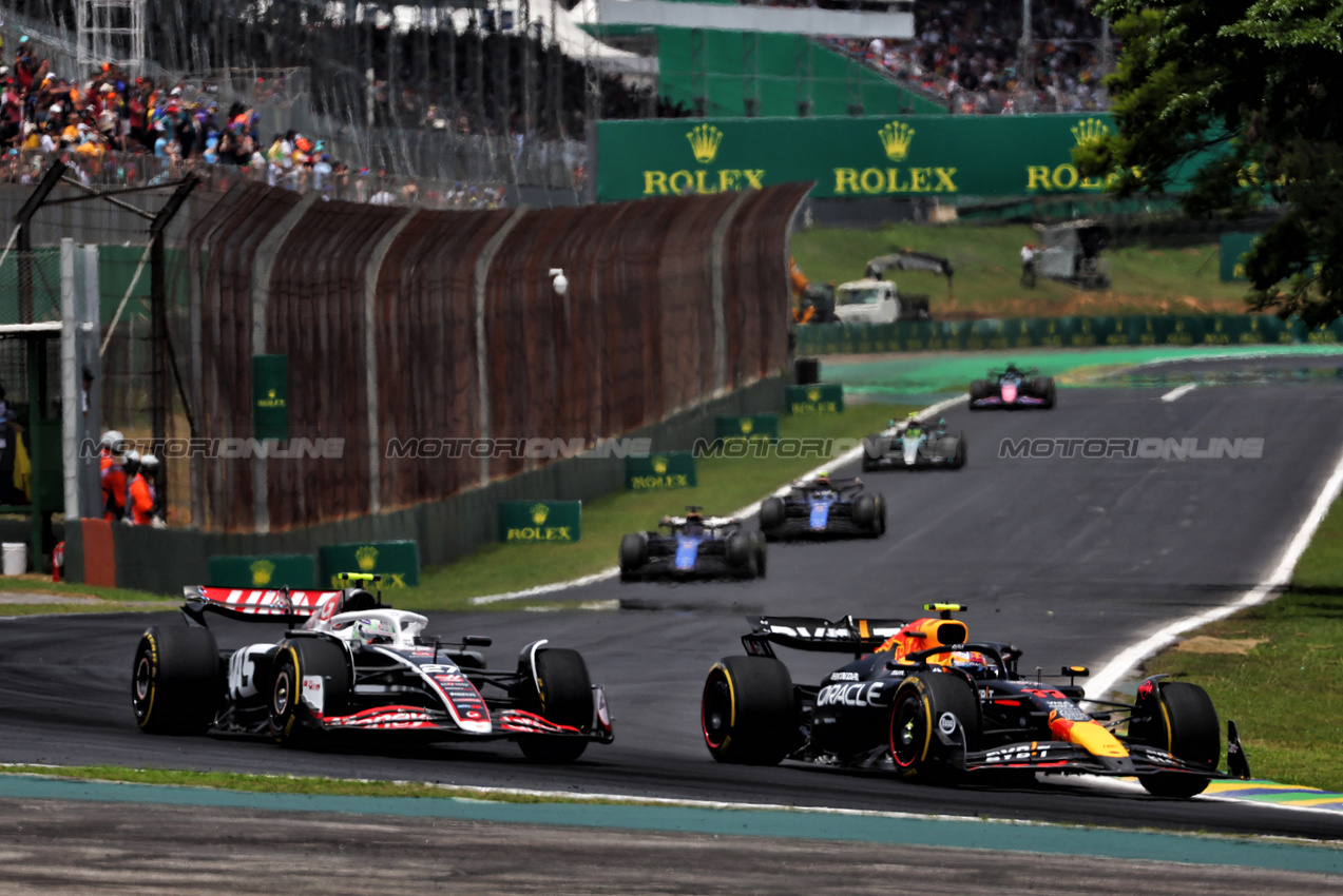 GP BRASILE, Sergio Perez (MEX) Red Bull Racing RB20.

02.11.2024. Formula 1 World Championship, Rd 21, Brazilian Grand Prix, Sao Paulo, Brazil, Sprint e Qualifiche Day.

 - www.xpbimages.com, EMail: requests@xpbimages.com © Copyright: Coates / XPB Images