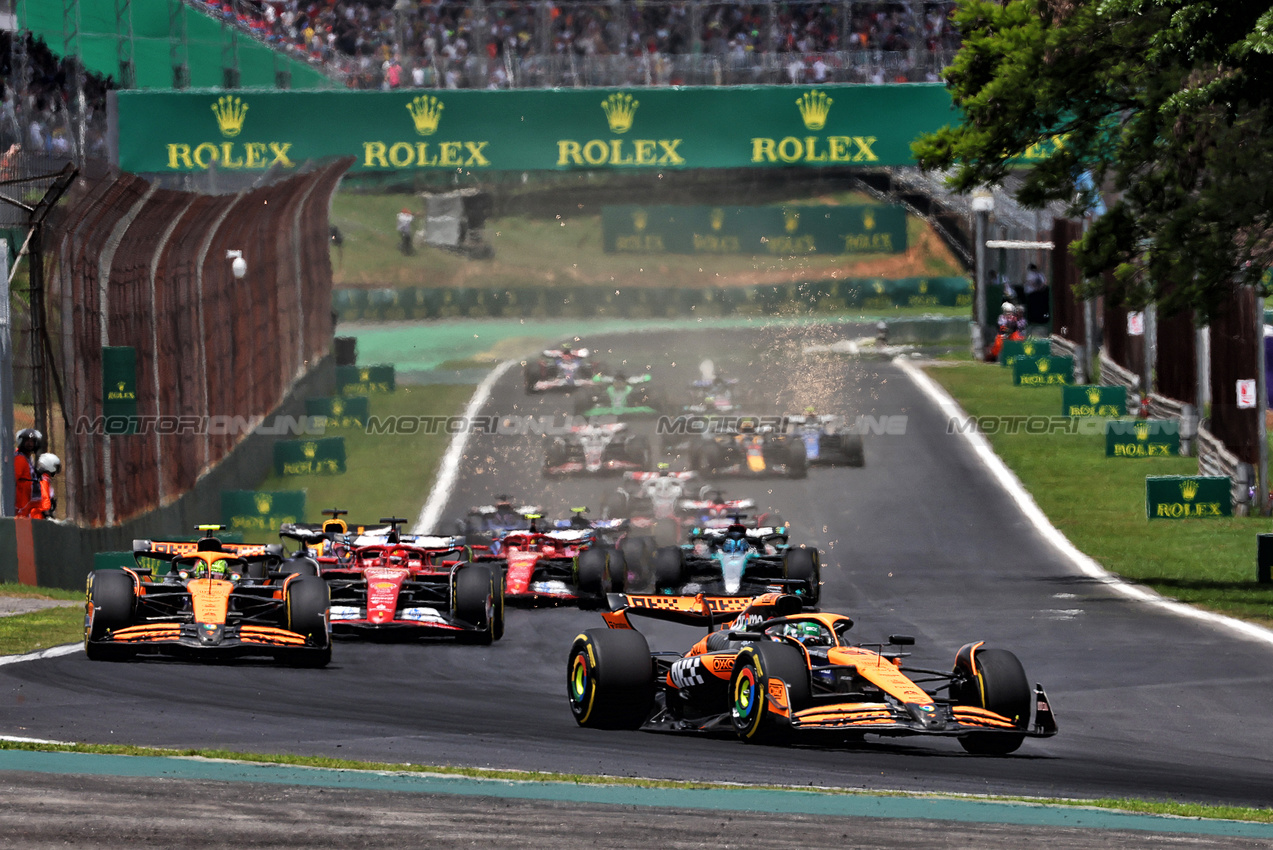 GP BRASILE, Oscar Piastri (AUS) McLaren MCL38 davanti a at the partenza of Sprint.

02.11.2024. Formula 1 World Championship, Rd 21, Brazilian Grand Prix, Sao Paulo, Brazil, Sprint e Qualifiche Day.

 - www.xpbimages.com, EMail: requests@xpbimages.com © Copyright: Coates / XPB Images