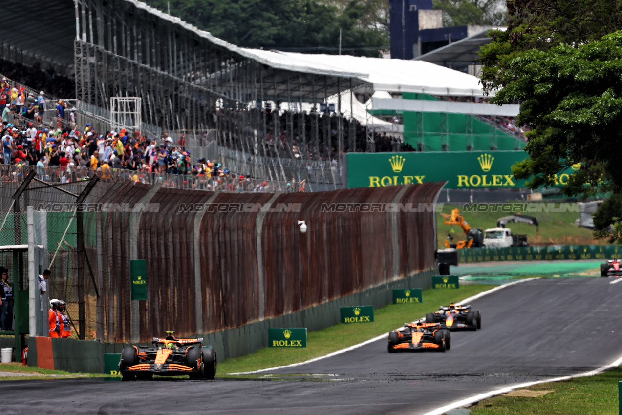 GP BRASILE, Lando Norris (GBR) McLaren MCL38.

02.11.2024. Formula 1 World Championship, Rd 21, Brazilian Grand Prix, Sao Paulo, Brazil, Sprint e Qualifiche Day.

 - www.xpbimages.com, EMail: requests@xpbimages.com © Copyright: Coates / XPB Images