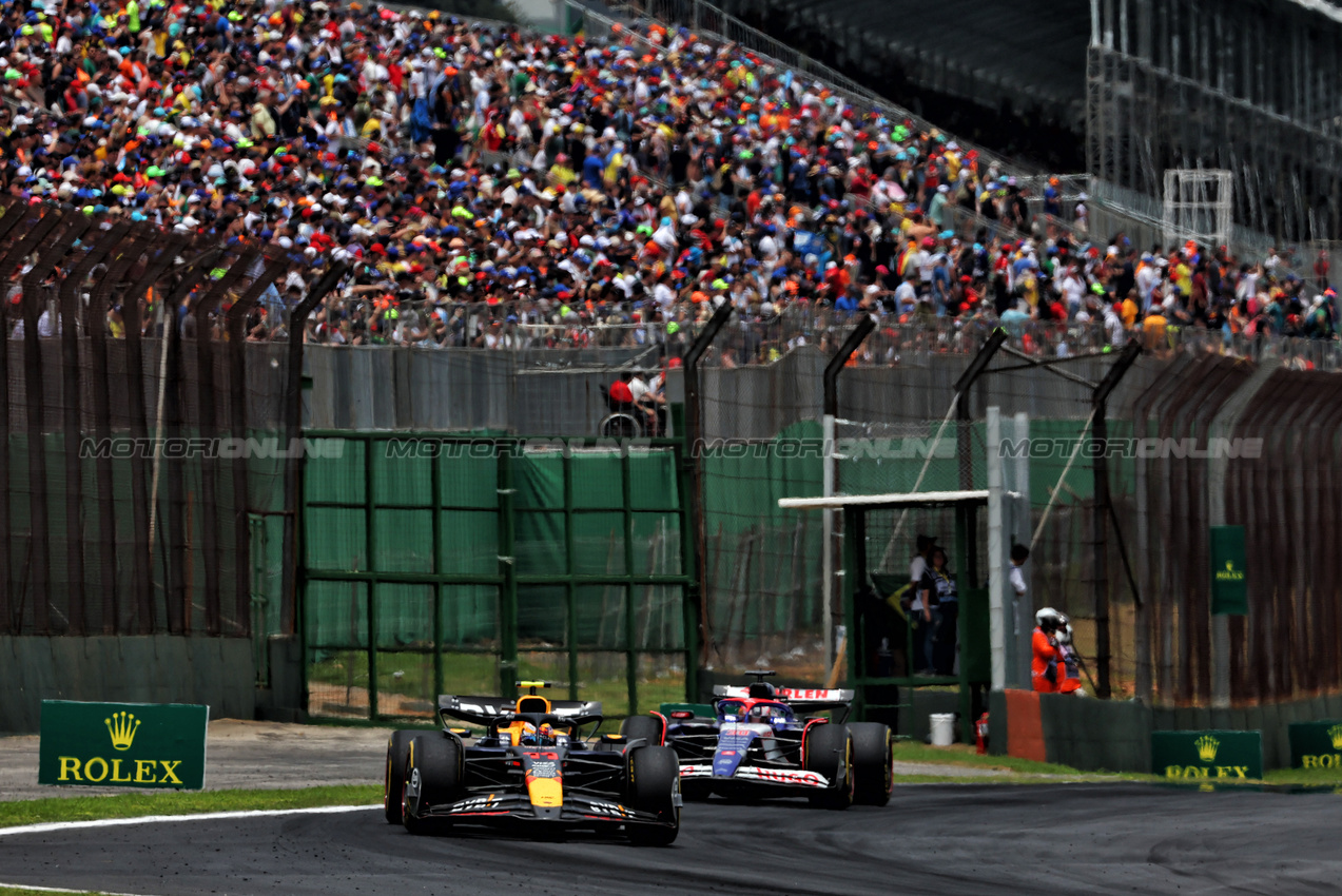 GP BRASILE, Sergio Perez (MEX) Red Bull Racing RB20.

02.11.2024. Formula 1 World Championship, Rd 21, Brazilian Grand Prix, Sao Paulo, Brazil, Sprint e Qualifiche Day.

 - www.xpbimages.com, EMail: requests@xpbimages.com © Copyright: Coates / XPB Images