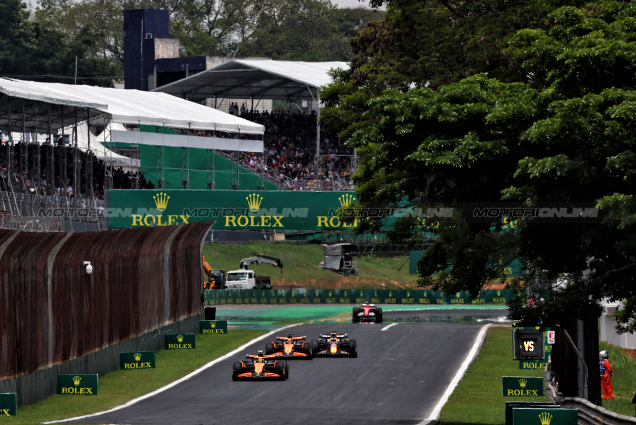 GP BRASILE, Lando Norris (GBR) McLaren MCL38 davanti a Oscar Piastri (AUS) McLaren MCL38 who is closed on by Max Verstappen (NLD) Red Bull Racing RB20 under the VSC.

02.11.2024. Formula 1 World Championship, Rd 21, Brazilian Grand Prix, Sao Paulo, Brazil, Sprint e Qualifiche Day.

 - www.xpbimages.com, EMail: requests@xpbimages.com © Copyright: Coates / XPB Images