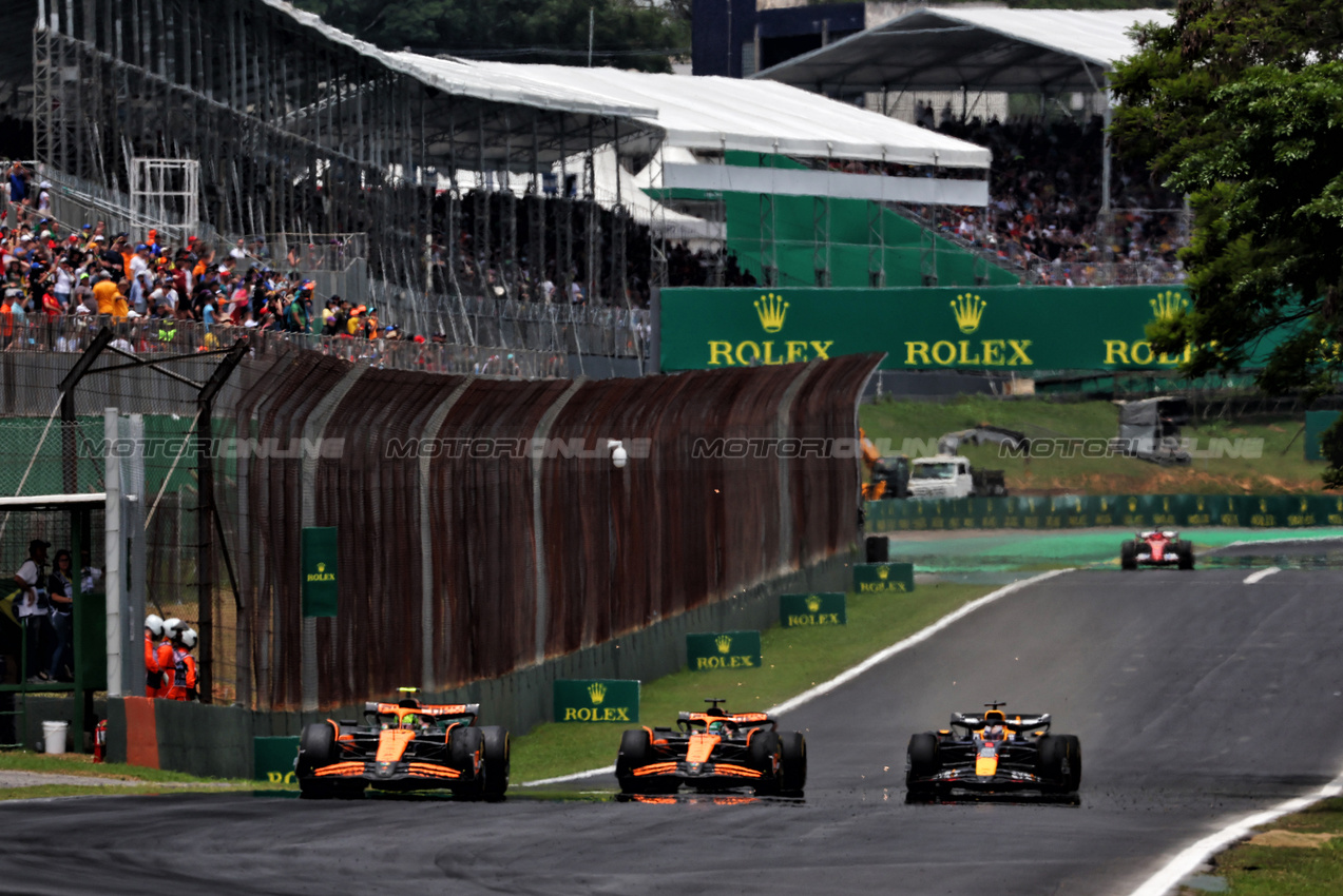 GP BRASILE, Lando Norris (GBR) McLaren MCL38 davanti a Oscar Piastri (AUS) McLaren MCL38 who is closed on by Max Verstappen (NLD) Red Bull Racing RB20 under the VSC.

02.11.2024. Formula 1 World Championship, Rd 21, Brazilian Grand Prix, Sao Paulo, Brazil, Sprint e Qualifiche Day.

 - www.xpbimages.com, EMail: requests@xpbimages.com © Copyright: Coates / XPB Images