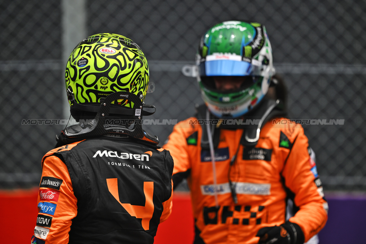 GP BRASILE, (L to R): Sprint winner Lando Norris (GBR) McLaren in parc ferme with team mate Oscar Piastri (AUS) McLaren.

02.11.2024. Formula 1 World Championship, Rd 21, Brazilian Grand Prix, Sao Paulo, Brazil, Sprint e Qualifiche Day.

- www.xpbimages.com, EMail: requests@xpbimages.com © Copyright: Price / XPB Images