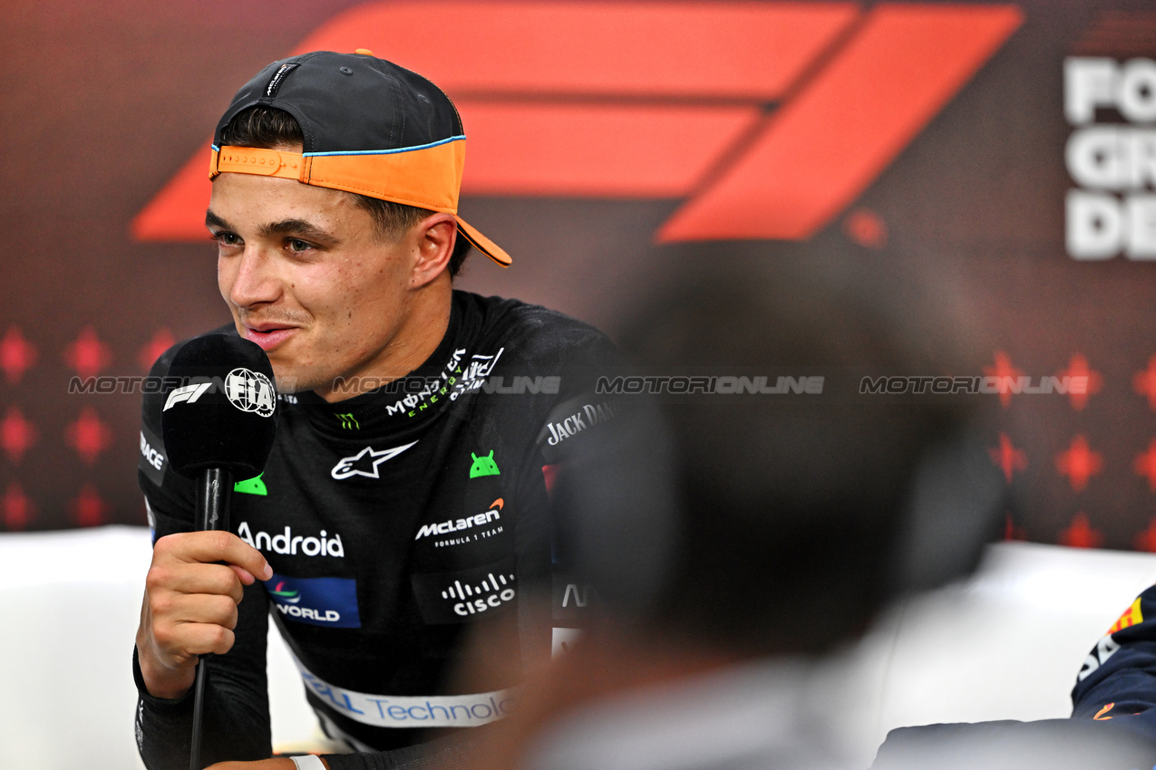 GP BRASILE, Lando Norris (GBR) McLaren in the post Sprint FIA Press Conference.

02.11.2024. Formula 1 World Championship, Rd 21, Brazilian Grand Prix, Sao Paulo, Brazil, Sprint e Qualifiche Day.

- www.xpbimages.com, EMail: requests@xpbimages.com © Copyright: Price / XPB Images