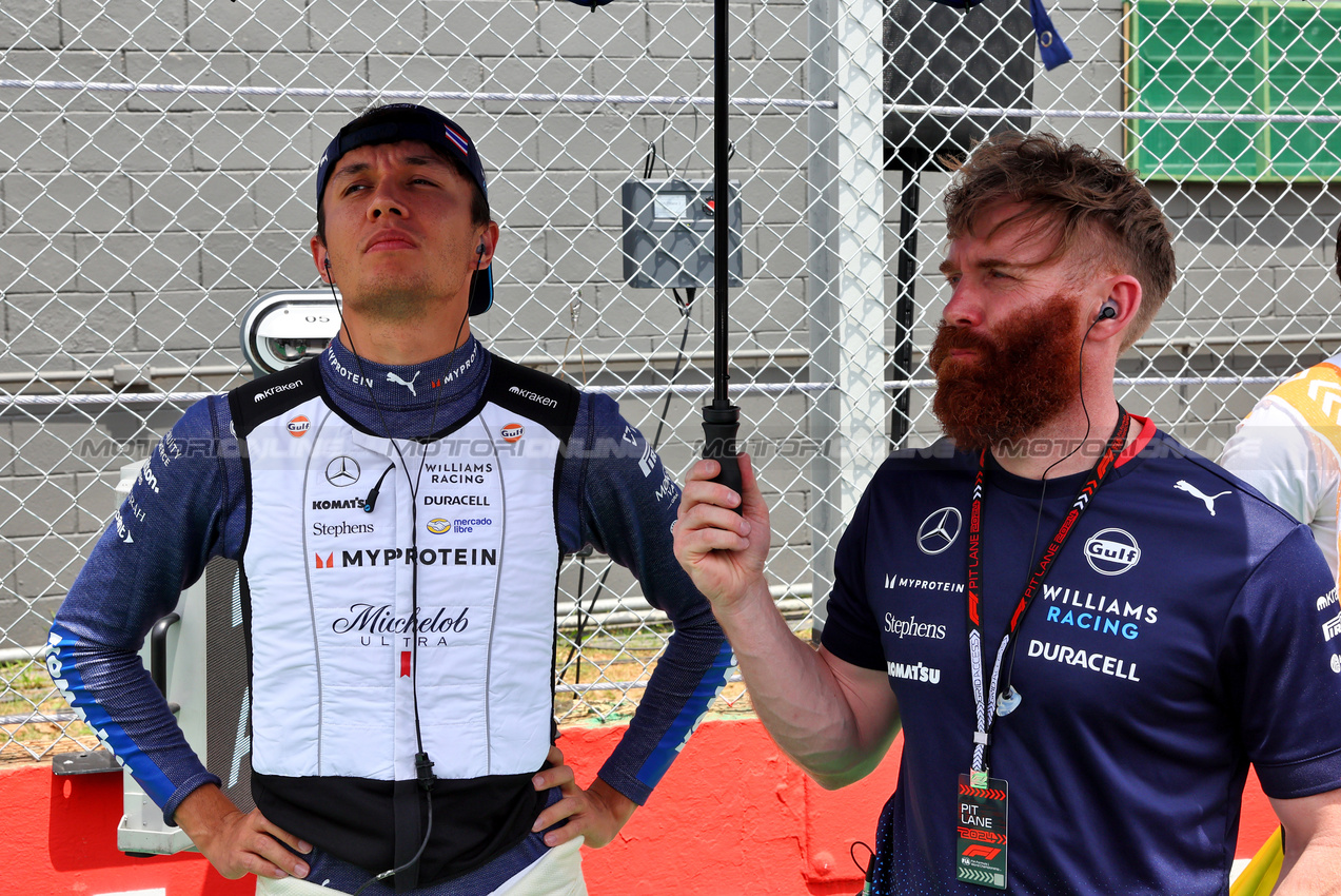 GP BRASILE, Alexander Albon (THA) Williams Racing on the grid.

02.11.2024. Formula 1 World Championship, Rd 21, Brazilian Grand Prix, Sao Paulo, Brazil, Sprint e Qualifiche Day.

- www.xpbimages.com, EMail: requests@xpbimages.com © Copyright: Batchelor / XPB Images