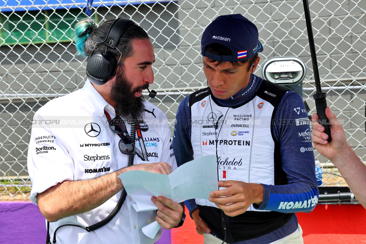 GP BRASILE, Alexander Albon (THA) Williams Racing on the grid.

02.11.2024. Formula 1 World Championship, Rd 21, Brazilian Grand Prix, Sao Paulo, Brazil, Sprint e Qualifiche Day.

- www.xpbimages.com, EMail: requests@xpbimages.com © Copyright: Batchelor / XPB Images