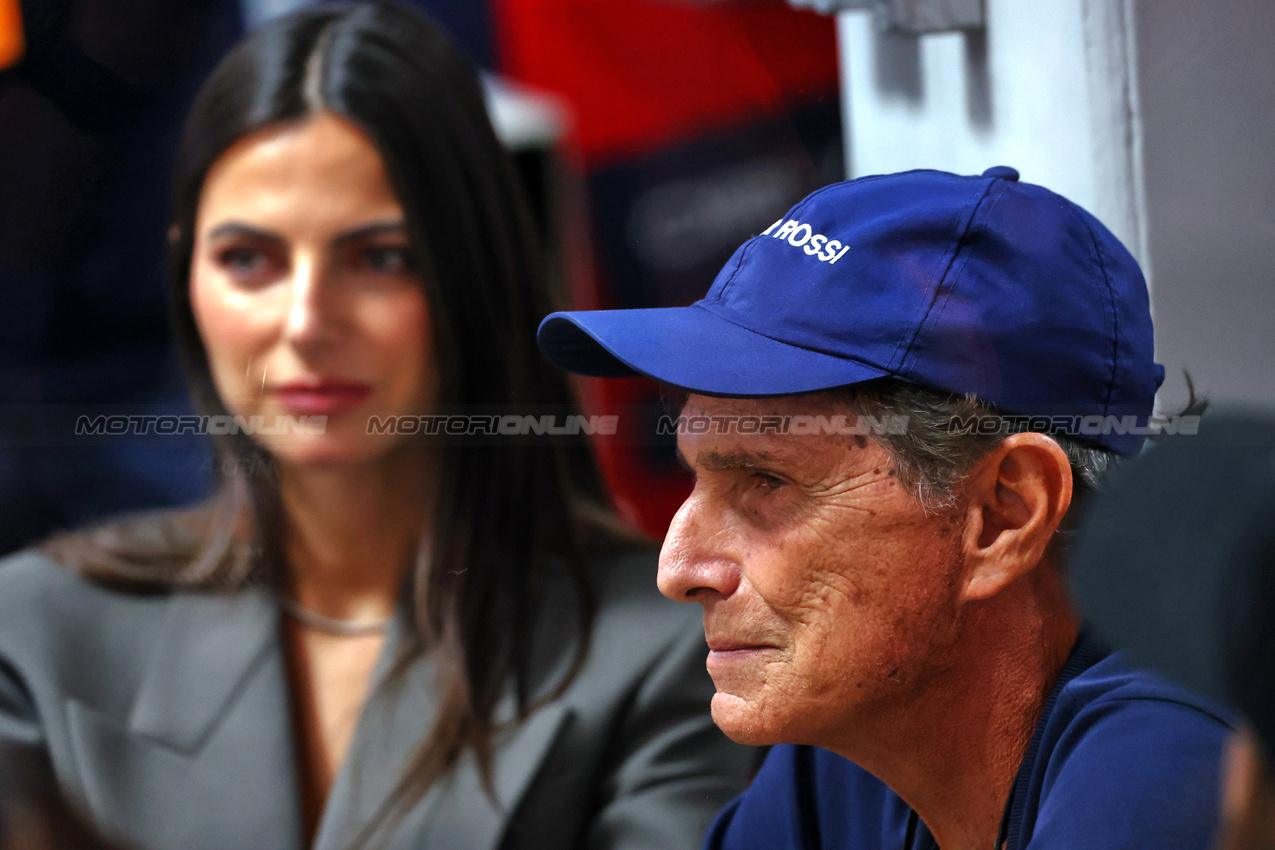 GP BRASILE, Nelson Piquet (BRA) with Kelly Piquet (BRA).

02.11.2024. Formula 1 World Championship, Rd 21, Brazilian Grand Prix, Sao Paulo, Brazil, Sprint e Qualifiche Day.

 - www.xpbimages.com, EMail: requests@xpbimages.com © Copyright: Coates / XPB Images