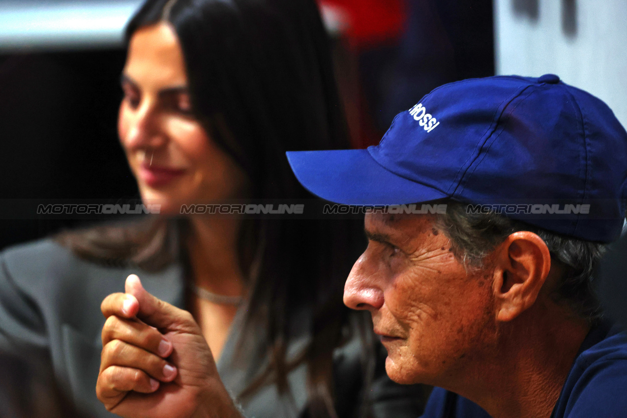 GP BRASILE, Nelson Piquet (BRA) with Kelly Piquet (BRA).

02.11.2024. Formula 1 World Championship, Rd 21, Brazilian Grand Prix, Sao Paulo, Brazil, Sprint e Qualifiche Day.

 - www.xpbimages.com, EMail: requests@xpbimages.com © Copyright: Coates / XPB Images