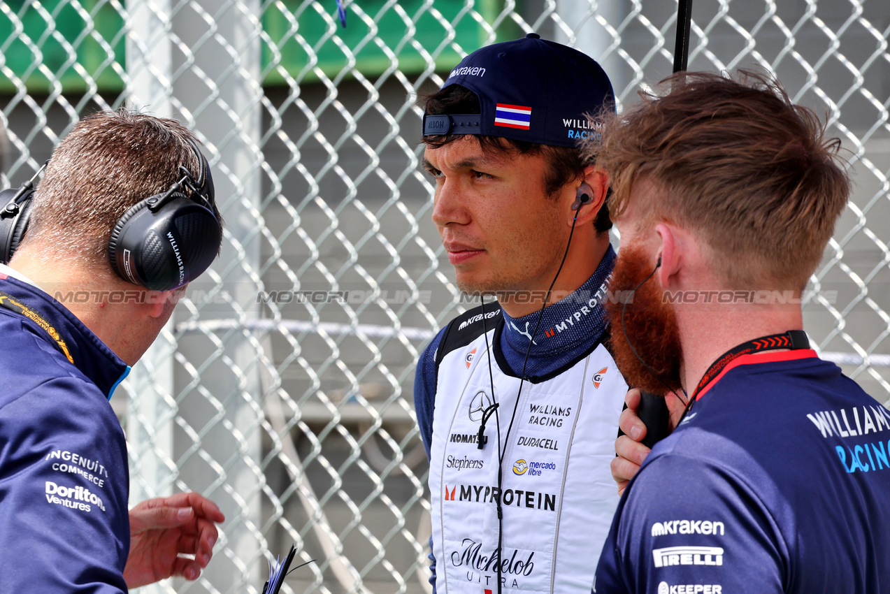 GP BRASILE, Alexander Albon (THA) Williams Racing on the grid.

02.11.2024. Formula 1 World Championship, Rd 21, Brazilian Grand Prix, Sao Paulo, Brazil, Sprint e Qualifiche Day.

- www.xpbimages.com, EMail: requests@xpbimages.com © Copyright: Batchelor / XPB Images