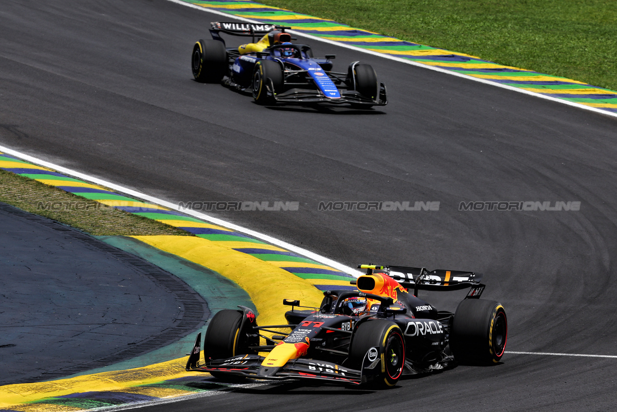 GP BRASILE, Sergio Perez (MEX) Red Bull Racing RB20.

02.11.2024. Formula 1 World Championship, Rd 21, Brazilian Grand Prix, Sao Paulo, Brazil, Sprint e Qualifiche Day.

- www.xpbimages.com, EMail: requests@xpbimages.com © Copyright: Batchelor / XPB Images