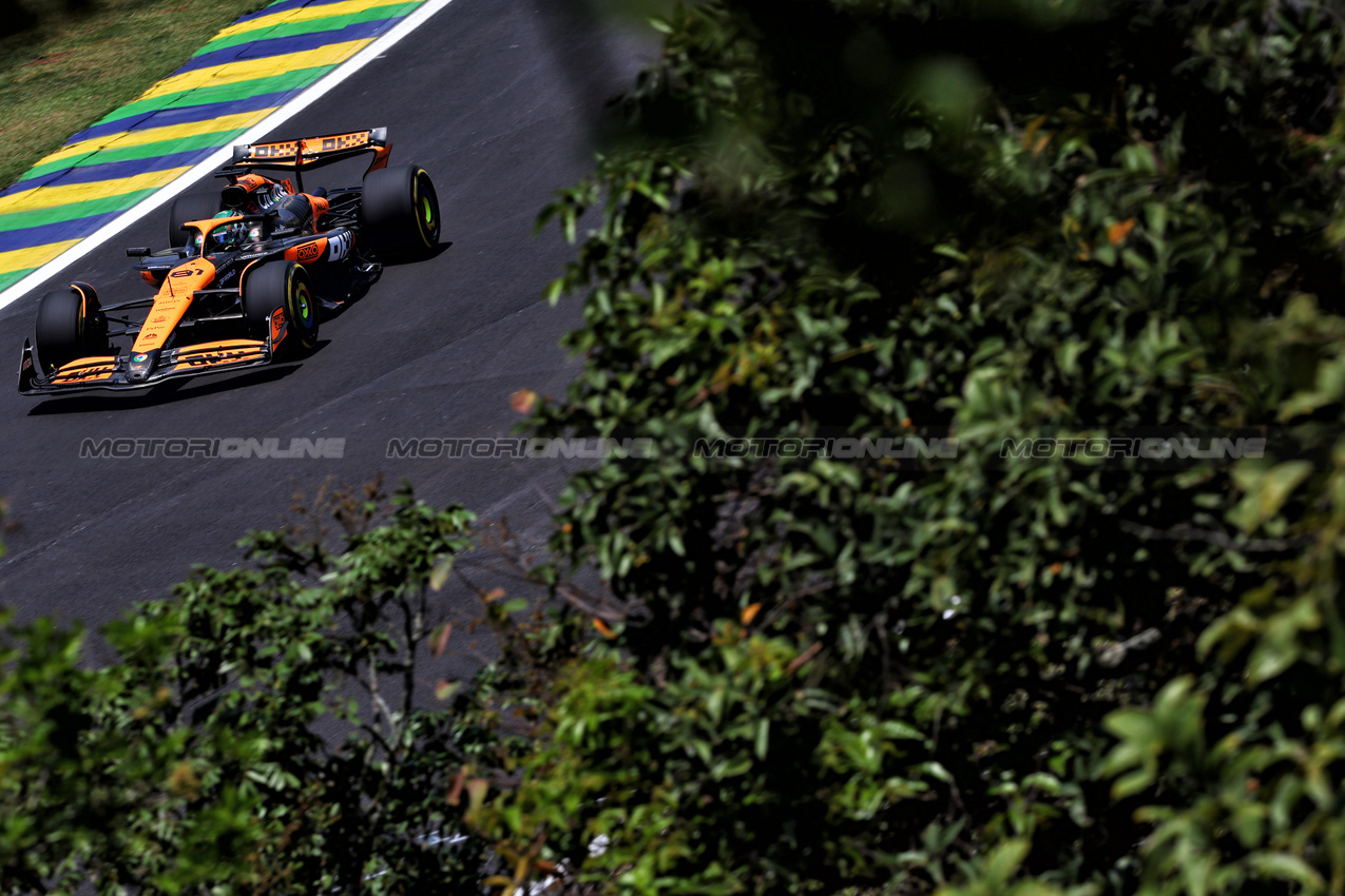 GP BRASILE, Oscar Piastri (AUS) McLaren MCL38.

01.11.2024. Formula 1 World Championship, Rd 21, Brazilian Grand Prix, Sao Paulo, Brazil, Sprint Qualifiche Day.

- www.xpbimages.com, EMail: requests@xpbimages.com © Copyright: Charniaux / XPB Images