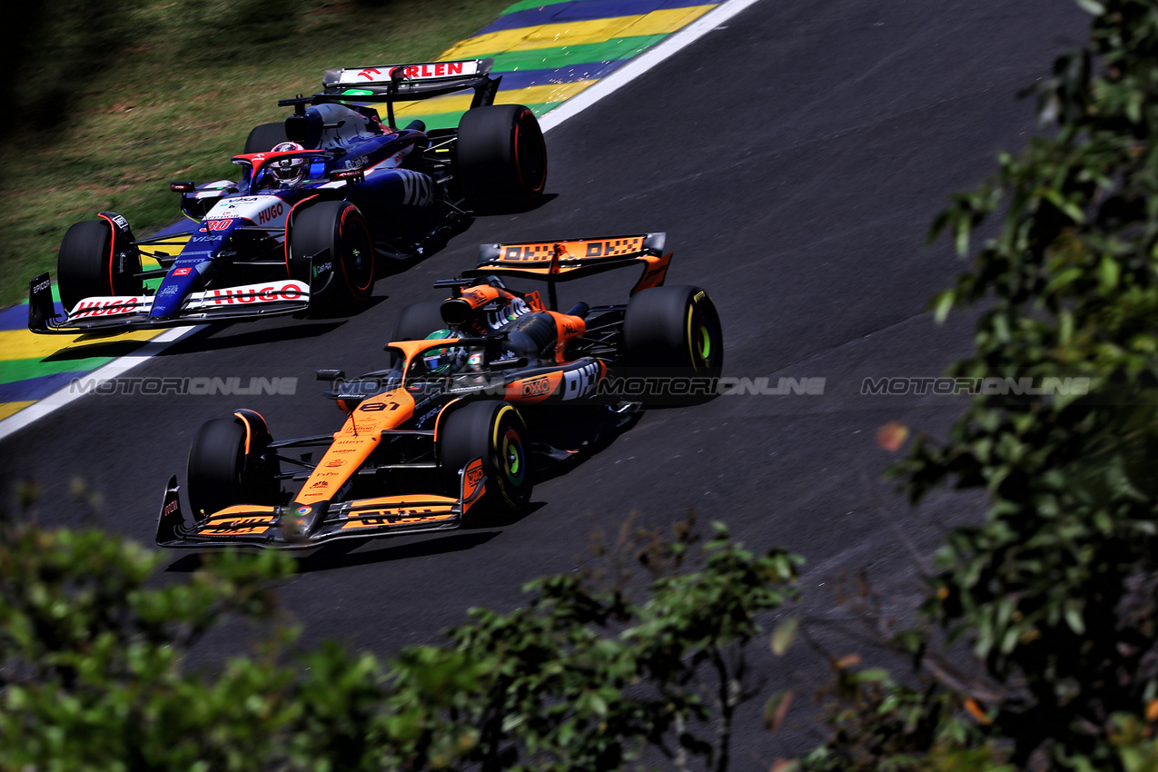 GP BRASILE, Oscar Piastri (AUS) McLaren MCL38 e Liam Lawson (NZL) RB VCARB 01.

01.11.2024. Formula 1 World Championship, Rd 21, Brazilian Grand Prix, Sao Paulo, Brazil, Sprint Qualifiche Day.

- www.xpbimages.com, EMail: requests@xpbimages.com © Copyright: Charniaux / XPB Images