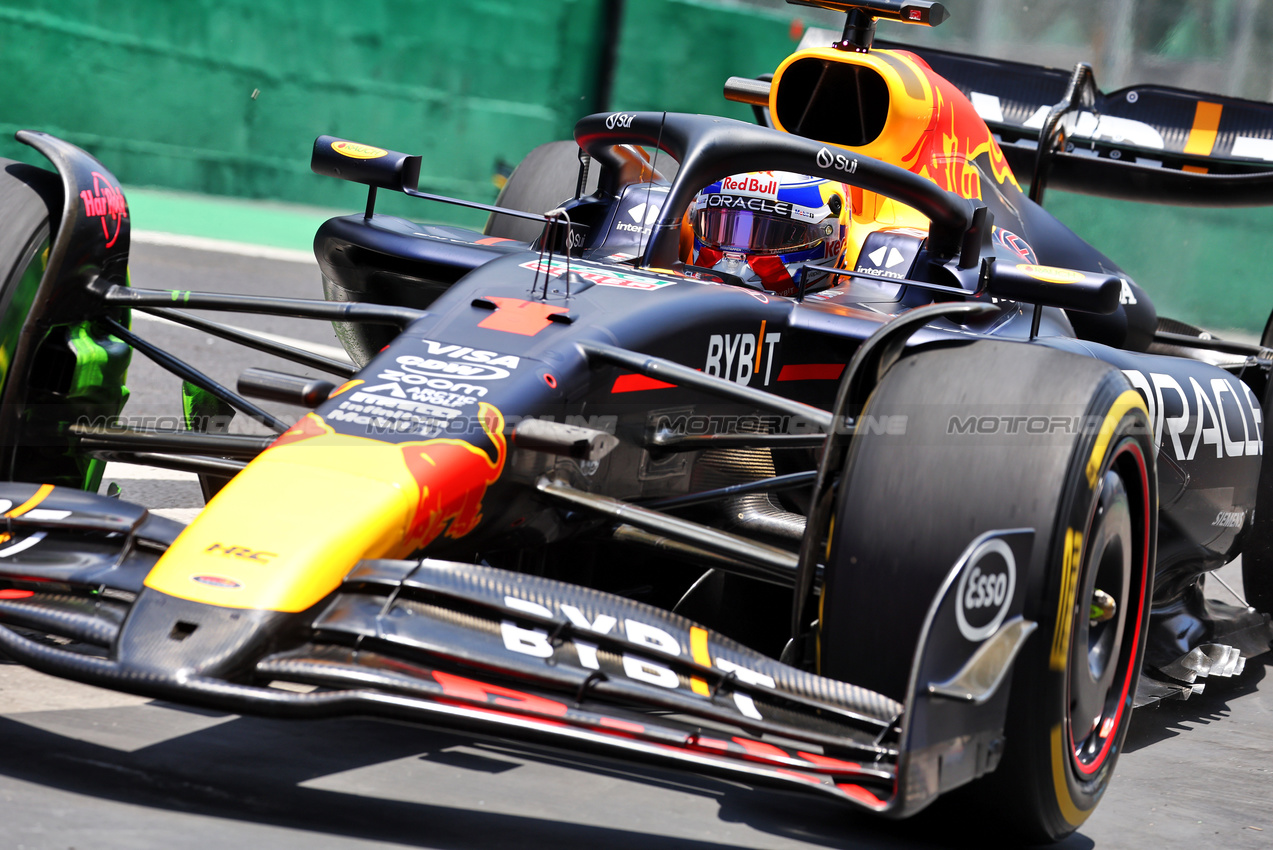 GP BRASILE, Max Verstappen (NLD) Red Bull Racing RB20.

01.11.2024. Formula 1 World Championship, Rd 21, Brazilian Grand Prix, Sao Paulo, Brazil, Sprint Qualifiche Day.

- www.xpbimages.com, EMail: requests@xpbimages.com © Copyright: Batchelor / XPB Images