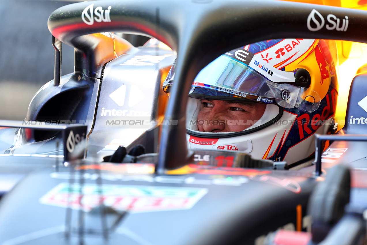 GP BRASILE, Sergio Perez (MEX) Red Bull Racing RB20.

01.11.2024. Formula 1 World Championship, Rd 21, Brazilian Grand Prix, Sao Paulo, Brazil, Sprint Qualifiche Day.

- www.xpbimages.com, EMail: requests@xpbimages.com © Copyright: Batchelor / XPB Images