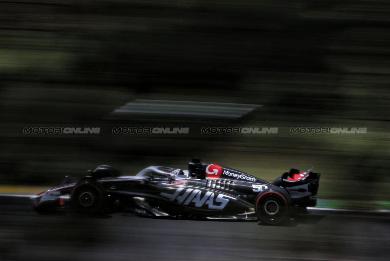 GP BRASILE, Oliver Bearman (GBR) Haas VF-24 Reserve Driver.

01.11.2024. Formula 1 World Championship, Rd 21, Brazilian Grand Prix, Sao Paulo, Brazil, Sprint Qualifiche Day.

 - www.xpbimages.com, EMail: requests@xpbimages.com © Copyright: Staley / XPB Images