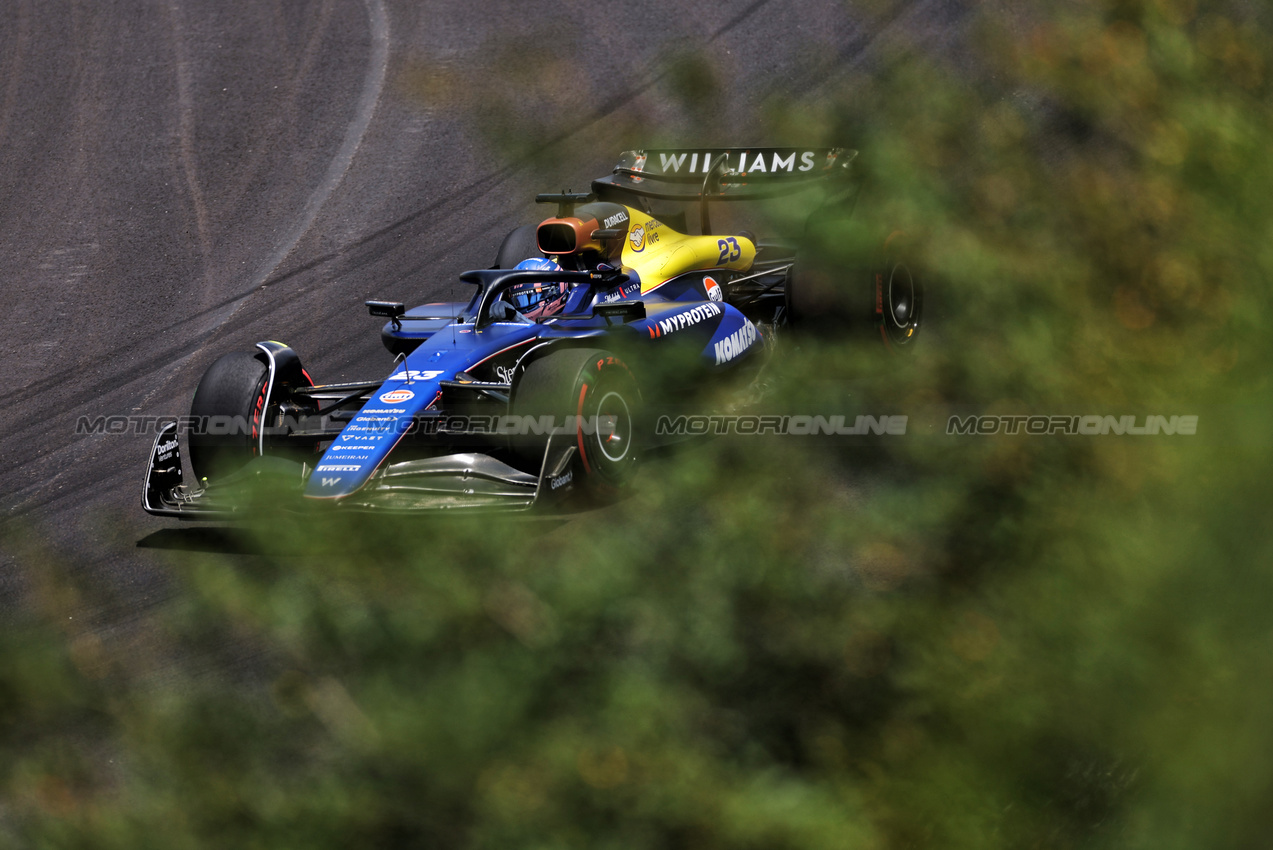 GP BRASILE, Alexander Albon (THA) Williams Racing FW46.

01.11.2024. Formula 1 World Championship, Rd 21, Brazilian Grand Prix, Sao Paulo, Brazil, Sprint Qualifiche Day.

 - www.xpbimages.com, EMail: requests@xpbimages.com © Copyright: Staley / XPB Images