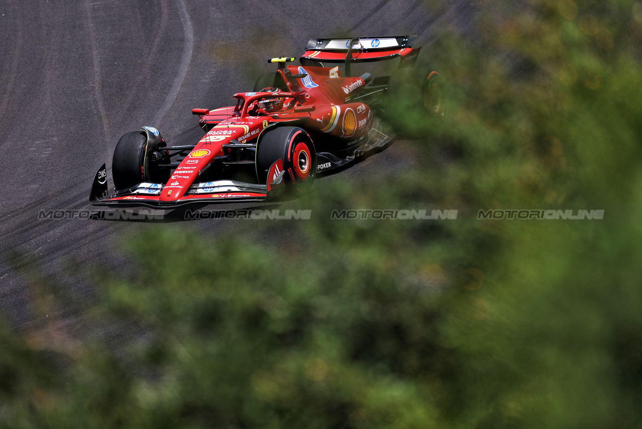 GP BRASILE, Carlos Sainz Jr (ESP) Ferrari SF-24.

01.11.2024. Formula 1 World Championship, Rd 21, Brazilian Grand Prix, Sao Paulo, Brazil, Sprint Qualifiche Day.

 - www.xpbimages.com, EMail: requests@xpbimages.com © Copyright: Staley / XPB Images