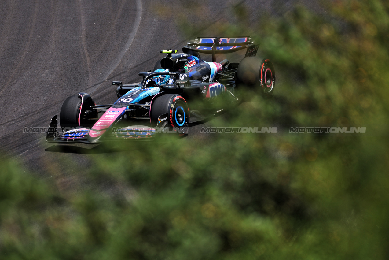 GP BRASILE, Pierre Gasly (FRA) Alpine F1 Team A524.

01.11.2024. Formula 1 World Championship, Rd 21, Brazilian Grand Prix, Sao Paulo, Brazil, Sprint Qualifiche Day.

 - www.xpbimages.com, EMail: requests@xpbimages.com © Copyright: Staley / XPB Images