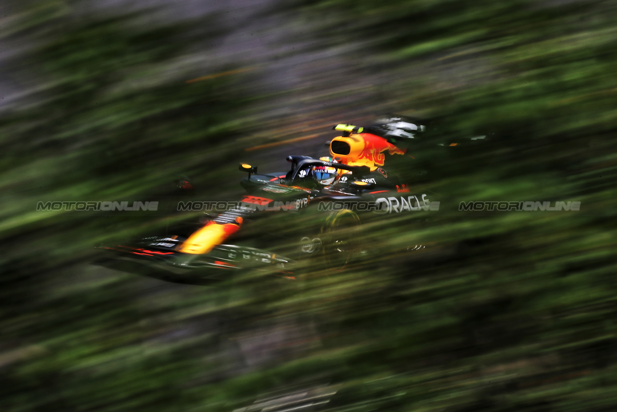 GP BRASILE, Sergio Perez (MEX) Red Bull Racing RB20.

01.11.2024. Formula 1 World Championship, Rd 21, Brazilian Grand Prix, Sao Paulo, Brazil, Sprint Qualifiche Day.

 - www.xpbimages.com, EMail: requests@xpbimages.com © Copyright: Staley / XPB Images