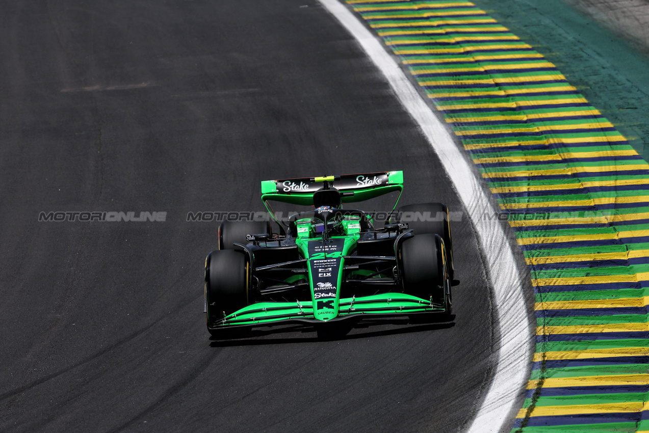 GP BRASILE, Zhou Guanyu (CHN) Sauber C44.

01.11.2024. Formula 1 World Championship, Rd 21, Brazilian Grand Prix, Sao Paulo, Brazil, Sprint Qualifiche Day.

 - www.xpbimages.com, EMail: requests@xpbimages.com © Copyright: Staley / XPB Images