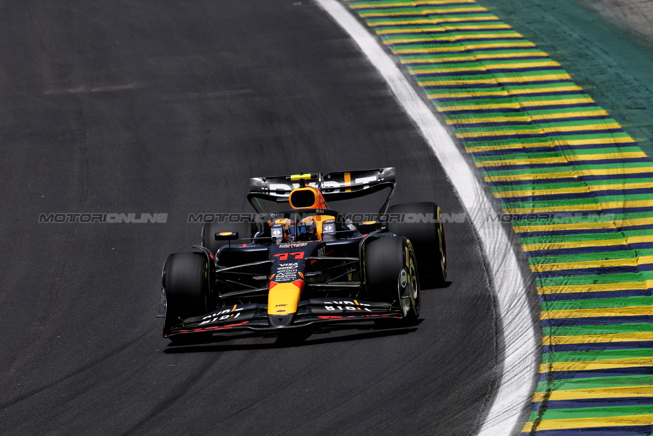 GP BRASILE, Sergio Perez (MEX) Red Bull Racing RB20.

01.11.2024. Formula 1 World Championship, Rd 21, Brazilian Grand Prix, Sao Paulo, Brazil, Sprint Qualifiche Day.

 - www.xpbimages.com, EMail: requests@xpbimages.com © Copyright: Staley / XPB Images