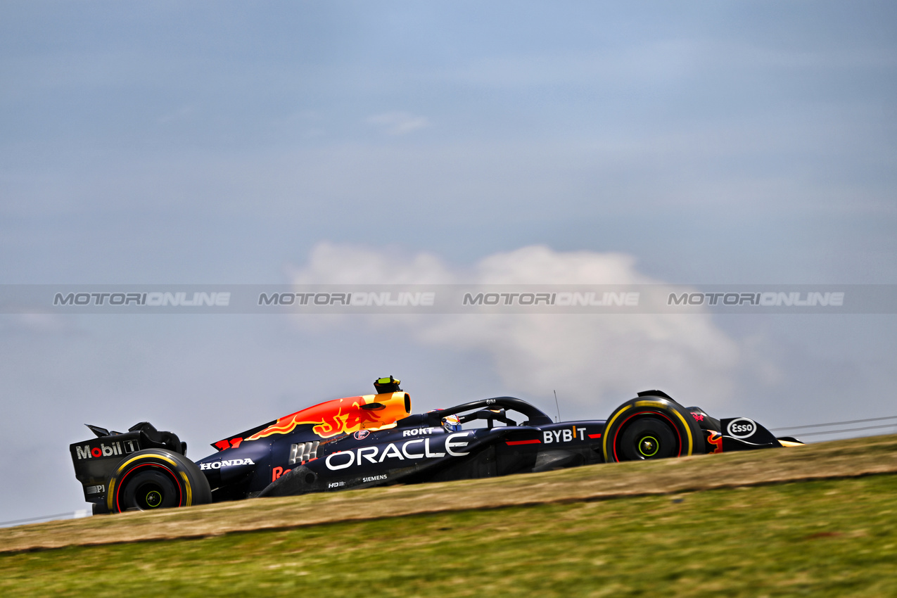 GP BRASILE, Sergio Perez (MEX) Red Bull Racing RB20.

01.11.2024. Formula 1 World Championship, Rd 21, Brazilian Grand Prix, Sao Paulo, Brazil, Sprint Qualifiche Day.

- www.xpbimages.com, EMail: requests@xpbimages.com © Copyright: Price / XPB Images