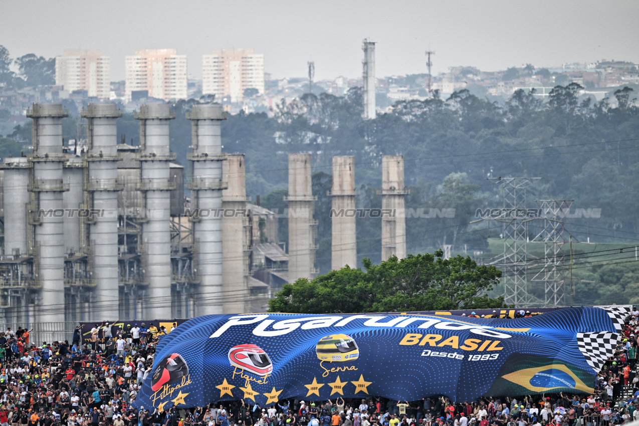 GP BRASILE, Circuit Atmosfera - fans in the grandstand with a large banner.

01.11.2024. Formula 1 World Championship, Rd 21, Brazilian Grand Prix, Sao Paulo, Brazil, Sprint Qualifiche Day.

- www.xpbimages.com, EMail: requests@xpbimages.com © Copyright: Price / XPB Images