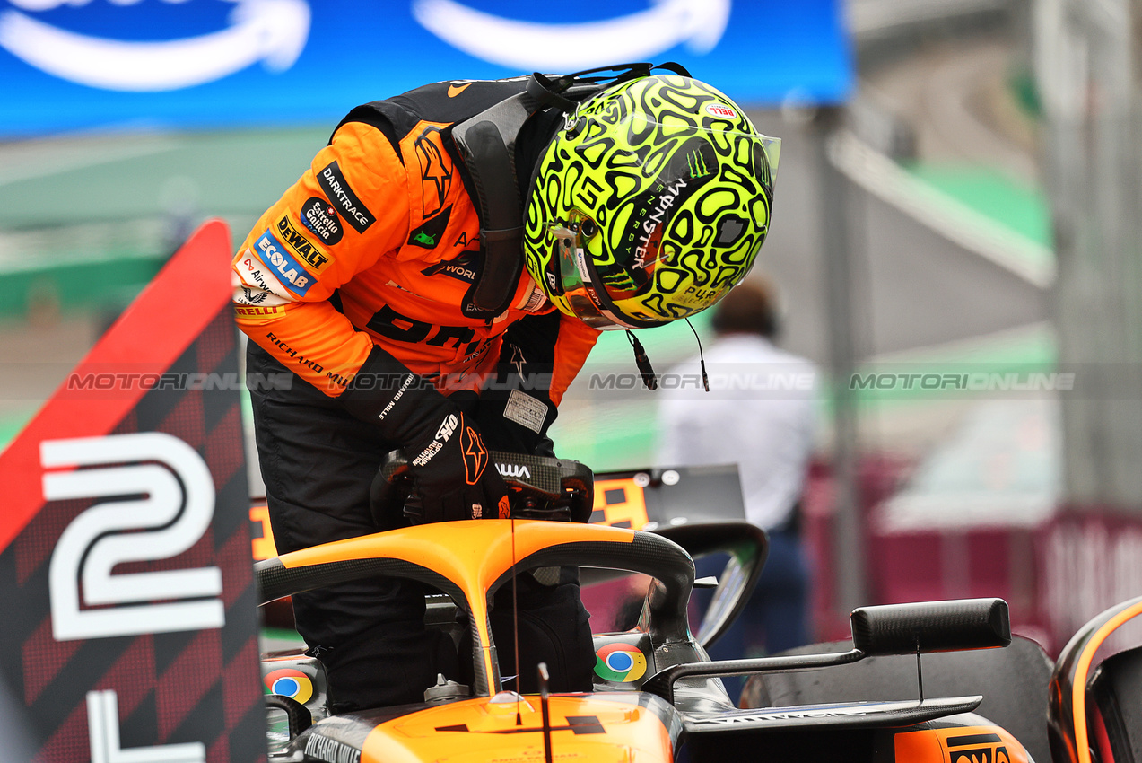 GP BRASILE, Second placed Lando Norris (GBR) McLaren MCL38 in Sprint qualifying parc ferme.

01.11.2024. Formula 1 World Championship, Rd 21, Brazilian Grand Prix, Sao Paulo, Brazil, Sprint Qualifiche Day.

- www.xpbimages.com, EMail: requests@xpbimages.com © Copyright: Batchelor / XPB Images