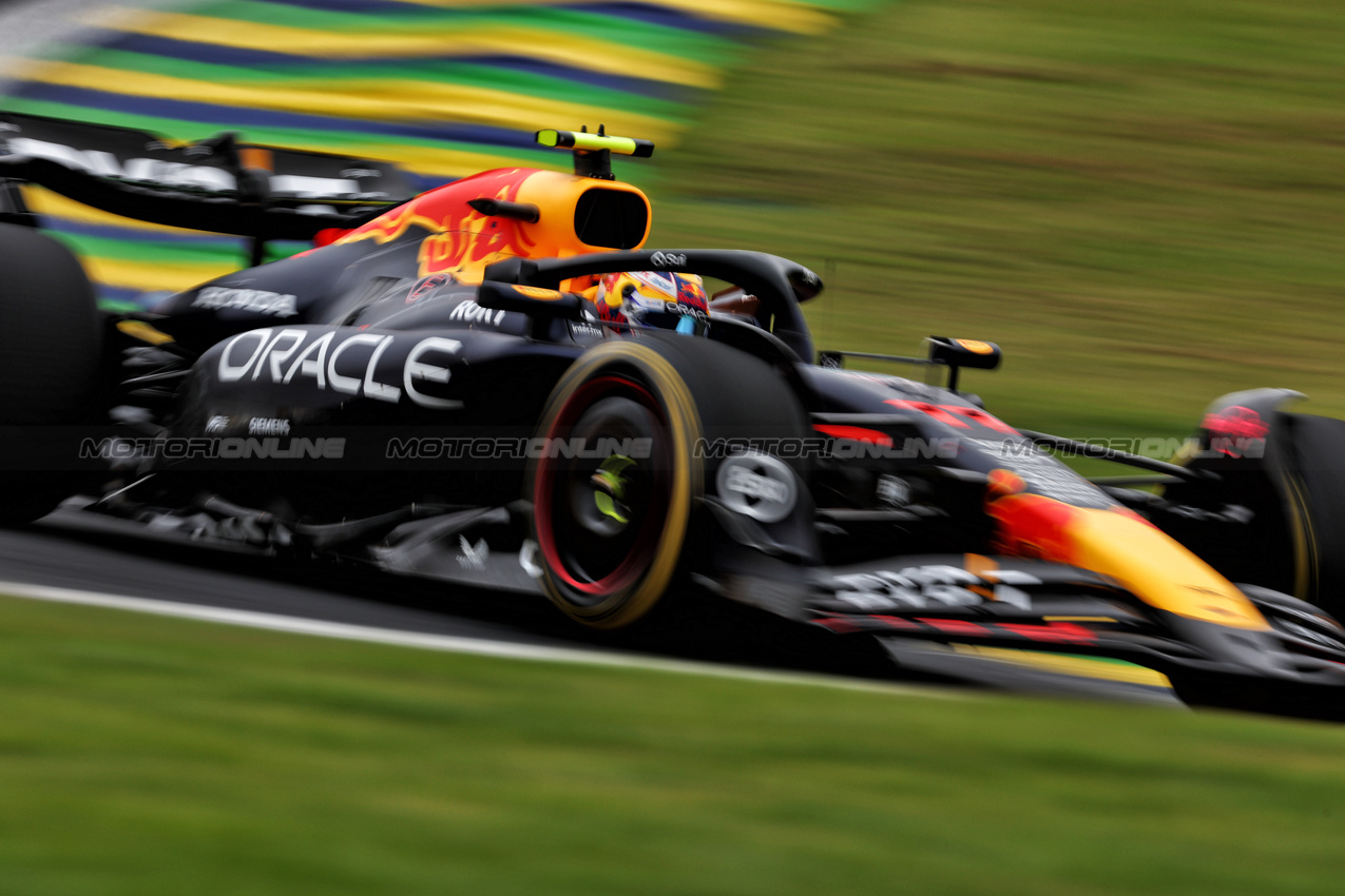 GP BRASILE, Sergio Perez (MEX) Red Bull Racing RB20.

01.11.2024. Formula 1 World Championship, Rd 21, Brazilian Grand Prix, Sao Paulo, Brazil, Sprint Qualifiche Day.

 - www.xpbimages.com, EMail: requests@xpbimages.com © Copyright: Coates / XPB Images