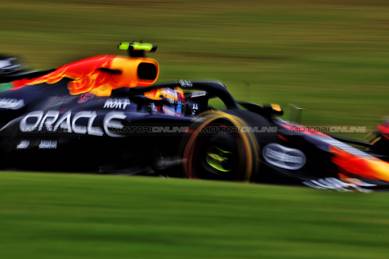 GP BRASILE, Sergio Perez (MEX) Red Bull Racing RB20.

01.11.2024. Formula 1 World Championship, Rd 21, Brazilian Grand Prix, Sao Paulo, Brazil, Sprint Qualifiche Day.

 - www.xpbimages.com, EMail: requests@xpbimages.com © Copyright: Coates / XPB Images