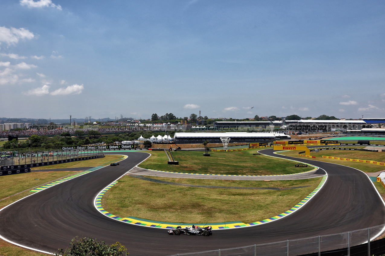 GP BRASILE, Oliver Bearman (GBR) Haas VF-24 Reserve Driver.

01.11.2024. Formula 1 World Championship, Rd 21, Brazilian Grand Prix, Sao Paulo, Brazil, Sprint Qualifiche Day.

- www.xpbimages.com, EMail: requests@xpbimages.com © Copyright: Charniaux / XPB Images