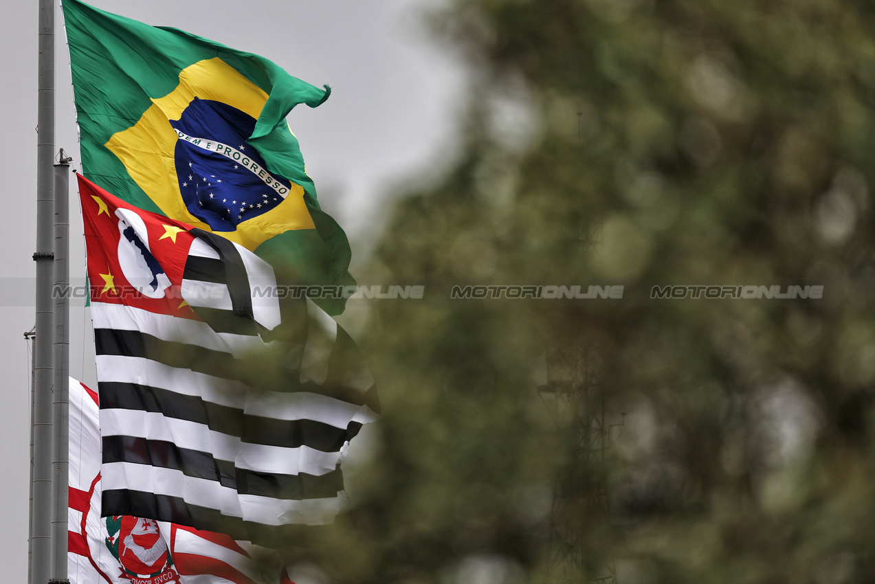 GP BRASILE, Circuit Atmosfera - flags.

01.11.2024. Formula 1 World Championship, Rd 21, Brazilian Grand Prix, Sao Paulo, Brazil, Sprint Qualifiche Day.

 - www.xpbimages.com, EMail: requests@xpbimages.com © Copyright: Staley / XPB Images