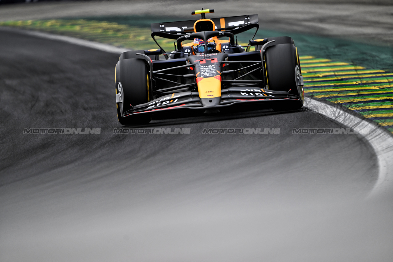 GP BRASILE, Sergio Perez (MEX) Red Bull Racing RB20.

01.11.2024. Formula 1 World Championship, Rd 21, Brazilian Grand Prix, Sao Paulo, Brazil, Sprint Qualifiche Day.

- www.xpbimages.com, EMail: requests@xpbimages.com © Copyright: Price / XPB Images