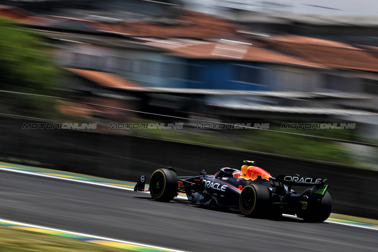 GP BRASILE, Sergio Perez (MEX) Red Bull Racing RB20.

01.11.2024. Formula 1 World Championship, Rd 21, Brazilian Grand Prix, Sao Paulo, Brazil, Sprint Qualifiche Day.

- www.xpbimages.com, EMail: requests@xpbimages.com © Copyright: Price / XPB Images