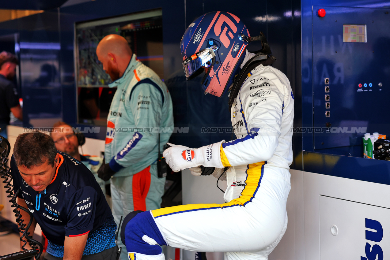 GP BRASILE, Alexander Albon (THA) Williams Racing.

01.11.2024. Formula 1 World Championship, Rd 21, Brazilian Grand Prix, Sao Paulo, Brazil, Sprint Qualifiche Day.

- www.xpbimages.com, EMail: requests@xpbimages.com © Copyright: Batchelor / XPB Images